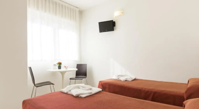 Twin room Hotel Sharing
