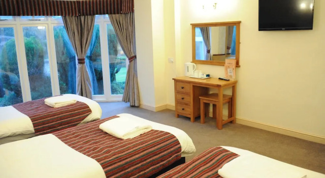 Трёхместный номер Standard Strawberry Bank Hotel, NEC