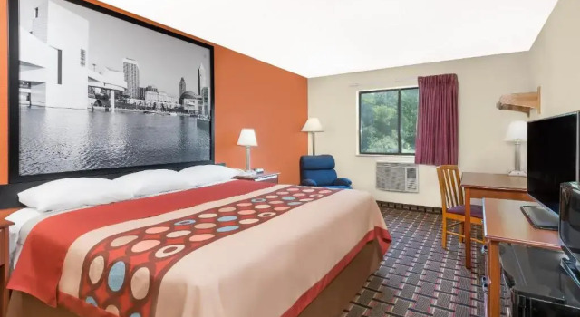 Suite Super 8 by Wyndham Kent/Akron Area