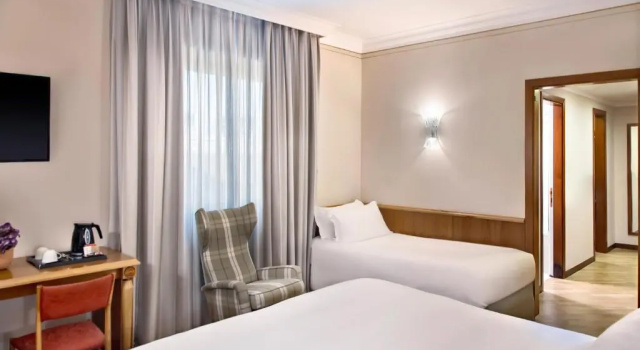 Семейный номер Deluxe Renaissance Naples Hotel Mediterraneo
