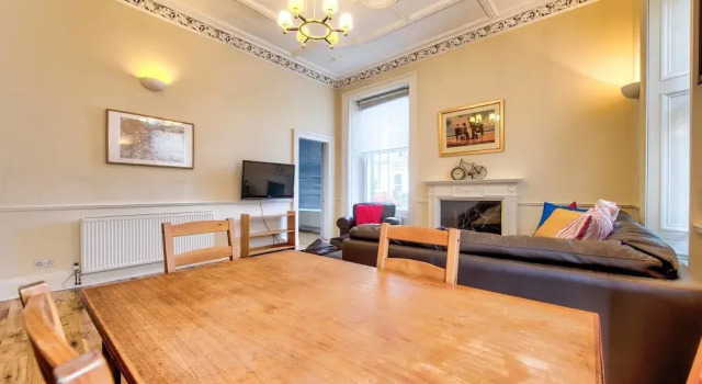 Intriguing 4-bedroom Main Door Apt Near Old Town