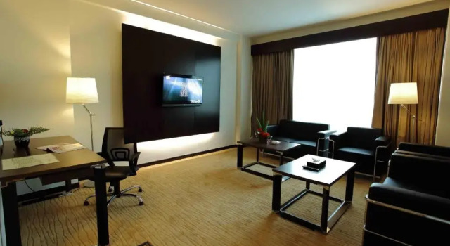 Główny pokój Symphony Suites Hotel