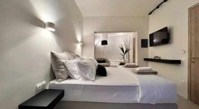 Люкс Premium Perla Coco Jacuzzi Suites
