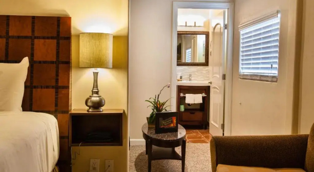 Люкс Deluxe The Vendange Carmel Inn & Suites