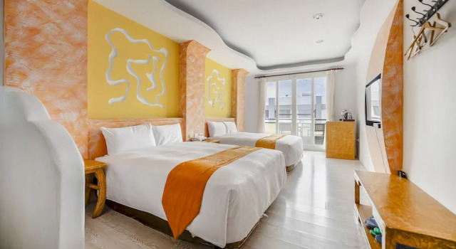 Четырёхместный номер Superior с балконом Wei Yuan Hotel