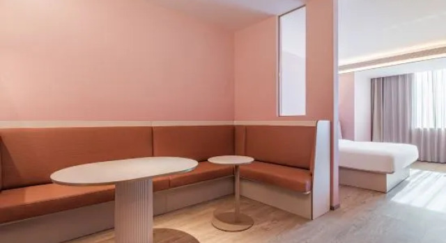 Люкс Deluxe HanTing Hotel (Beijing Shijingshan Wulituo)