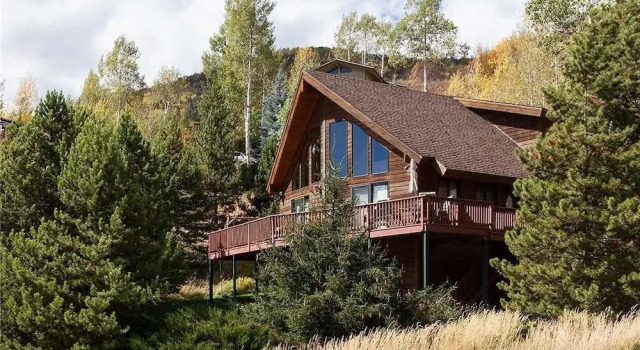 Коттедж Tree Haus Chalet