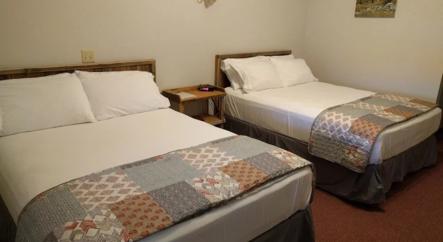 Четырёхместный номер Standard The BarnwooD Inn
