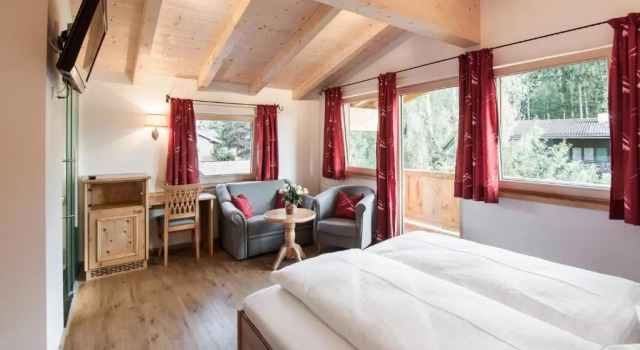 Двухместный номер Standard с балконом Landhotel Föhrenhof Ellmau