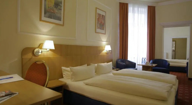 Трёхместный номер Standard Hotel Königshof