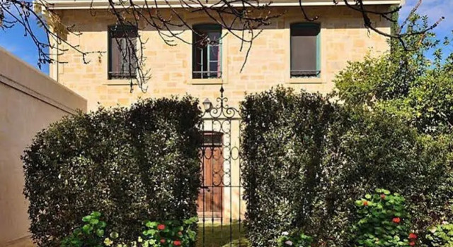 Mallyons Executive Villas, Book Hotel  