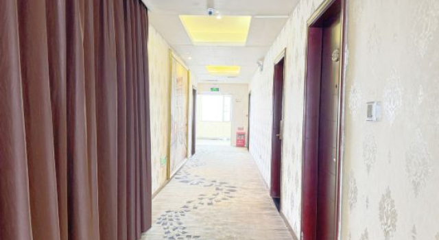 Jinghong Hotel, Boek Hotel Hotels in Guangdong met parkeren, Parkeren