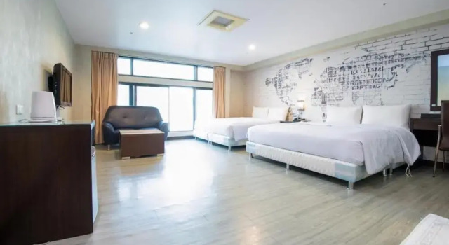 Четырёхместный семейный номер Standard Newhotel