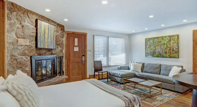 The Lodge at Vail 2 BR Condo in the Heart of Vail by RedAwning, Забронировать Апарт-отель Отели Вейл с бассейном, Бассейн