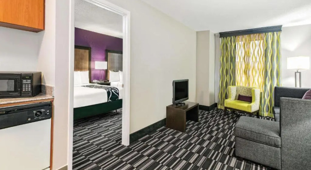 Четырёхместный люкс La Quinta Inn & Suites by Wyndham Houston North-Spring