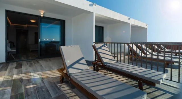 Люкс Mandala Seafront Suites