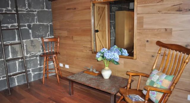 Bluestone Farm Cottage 19th Century, Book Farm Stay Mernda Victoria