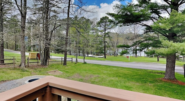 Коттедж с 3 комнатами Lakeview Cottage