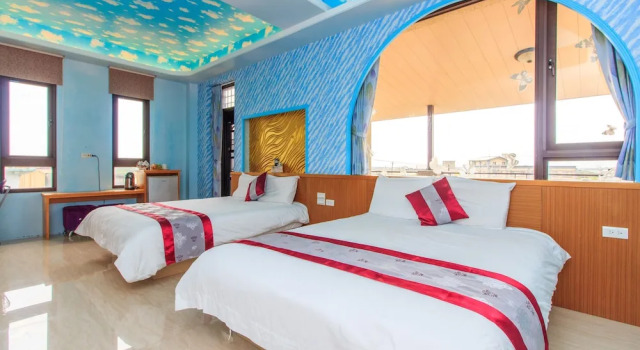 Standaard Vierpersoonskamer met balkon en  gedeeltelijk uitzicht op zee LANYANGbnb