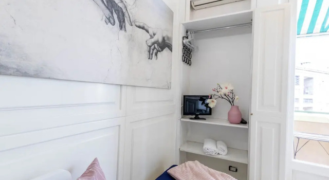 Апартаменты с балконом JOIVY Lovely Studio For 2 W/Balcony Near Duomo