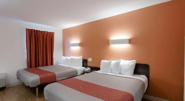 Четырёхместный номер Deluxe Motel 6-Brandon, MB