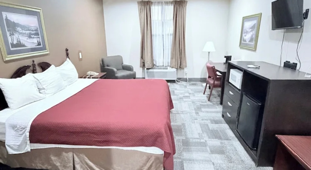 Двухместный люкс COLLINS INN & SUITES