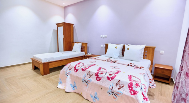 Двухместный семейный номер Standard с балконом и с видом на город Helena Home - Kribi