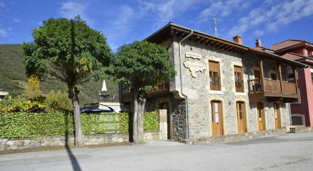 Apartamentos Spa Cantabria Infinita, Rezerwuj Ośrodek wypoczynkowy Cillorigo de Liebana 