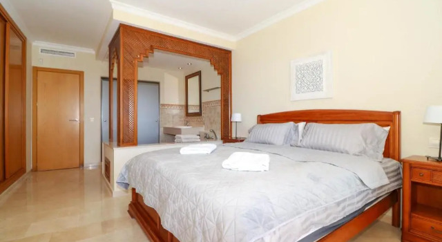 Апартаменты Luxury 2BR Condo B3 by Rafleys, Panoramic Sea Views, 7 mins Walk to the Beach
