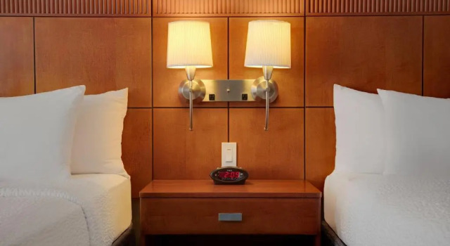 Четырёхместный номер Standard Courtyard by Marriott Cleveland Beachwood