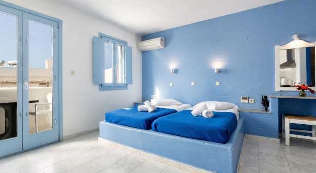Четырёхместный номер Standard с балконом Stratos Apartments & Studios