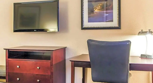 Четырёхместный люкс Quality Inn & Suites Peoria North