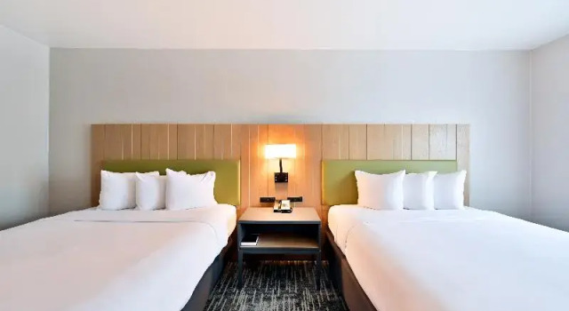 Шестиместный номер Standard Country Inn & Suites by Radisson, Bloomington-Normal Airport, IL