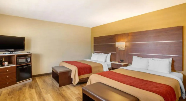 Четырёхместный номер Deluxe с видом на бассейн Comfort Inn San Diego Airport At The Harbor