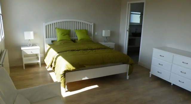Modern Holiday Home in Concarneau With Terrace, Забронировать Отель Отели Finistère с парковкой, Парковка