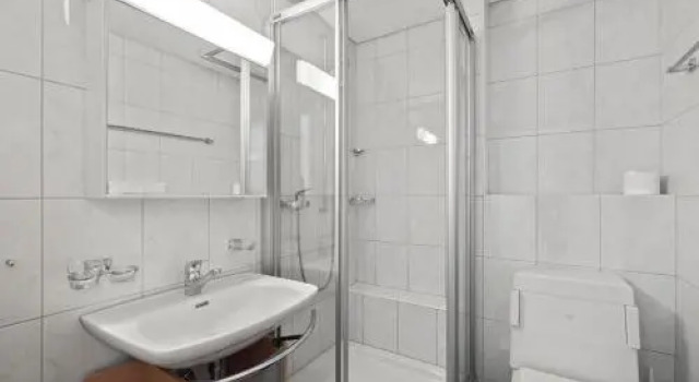 Ferienwohnung Hutter, Book Hotel Hoteller i Churwalden med parkering, Parkering