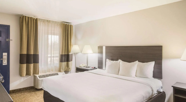 Двухместный номер Standard Clarion Pointe Forsyth I-75