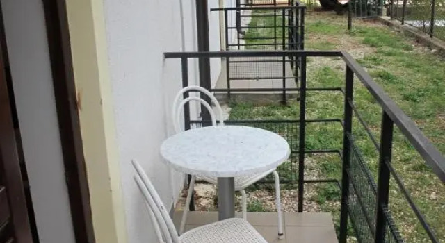 Двухместный номер Standard с балконом и с видом на сад Apartments and Rooms Degenija