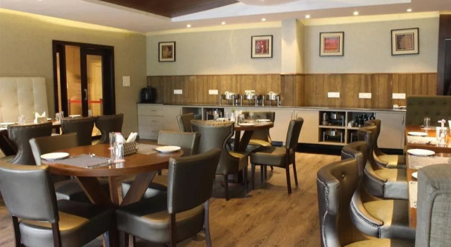 Oyo Premium Naini Lake Nainital, Rezervovat Hotel Nainital Uttarakhand
