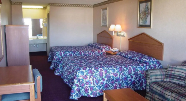 Четырёхместный номер Standard Garden Inn & Suites