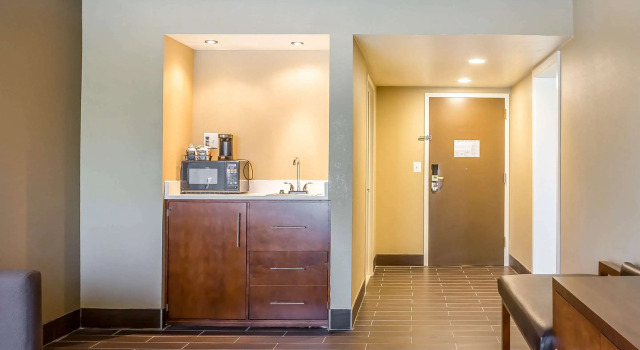 Comfort Inn & Suites Aberdeen near APG