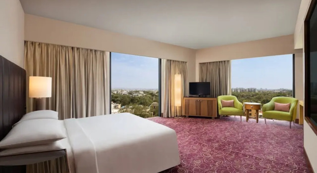 Номер Deluxe Courtyard by Marriott Hyderabad