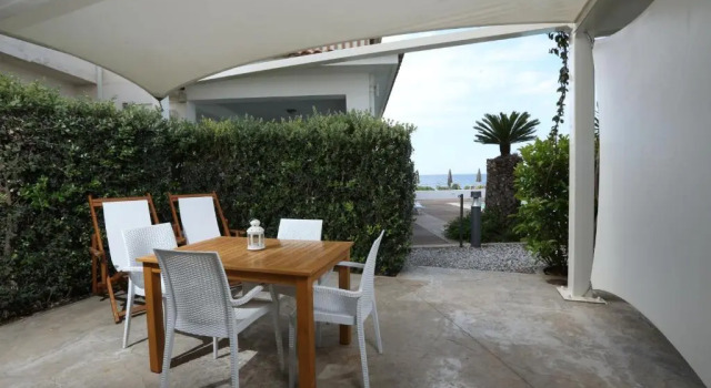 Коттедж с видом на море Ancora Bianca Beach Residence