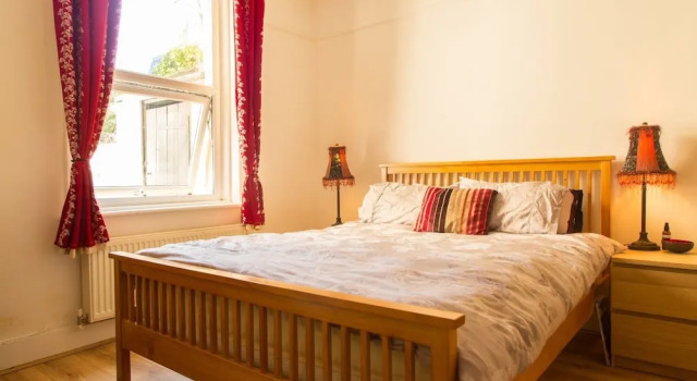 Bright and Spacious 1 Bedroom Flat With Garden, Забронировать Отель Отели Исторического графства Суссекса 3 звезды, 3*