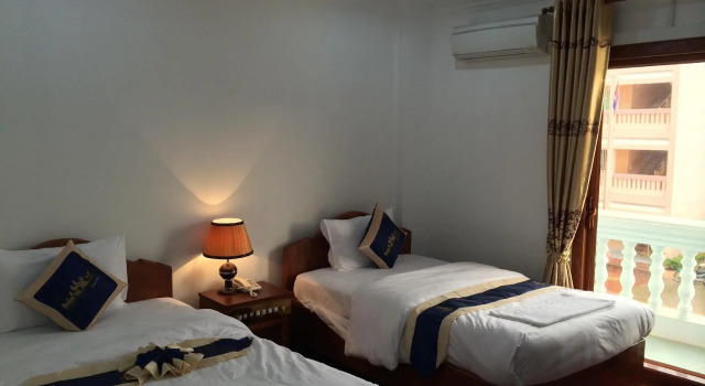 Двухместный номер Standard с балконом Emerald BB Battambang Hotel