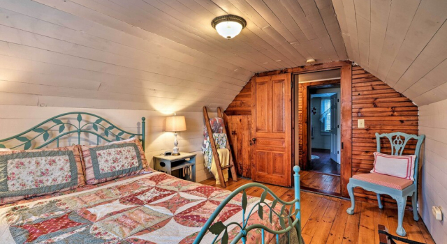 Коттедж 'lil Red Hen' Cottage in the Boone Area w/ Hot Tub
