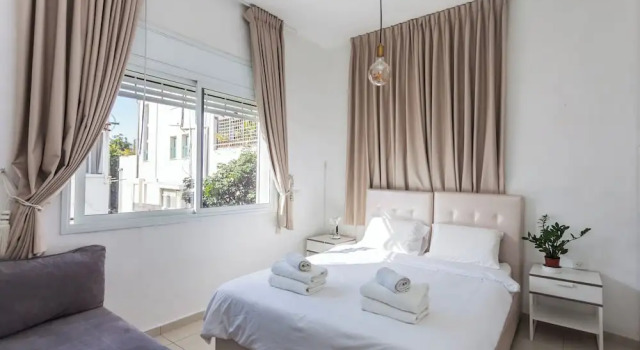 2 bedroom apartment by Hilton Beach, Забронировать Апартаменты/квартира Тель-Авив Тель-Авивский округ, рядом с Площадь Рабина