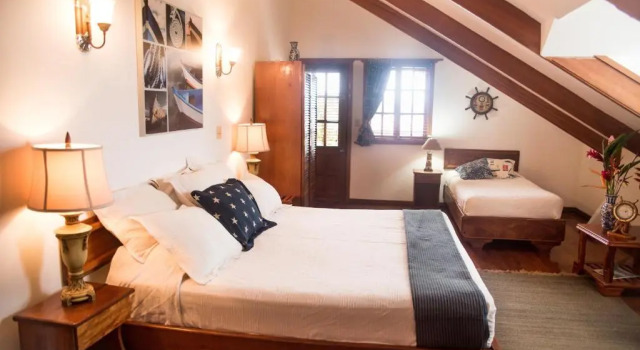 Четырёхместный номер Premium с балконом Hotel Bocas del Toro