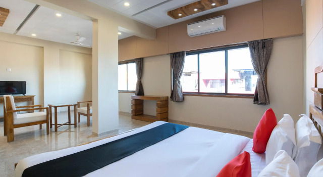 Люкс Standard Capital O 66898 Hotel Temple View