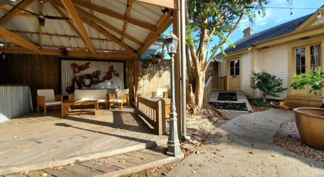 Коттедж Macarty House, A Bohemian Resort, pool and cabana bar